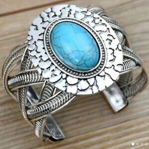Beautiful Boho Turquoise & Silver Fashion Cuff Bracelet.
